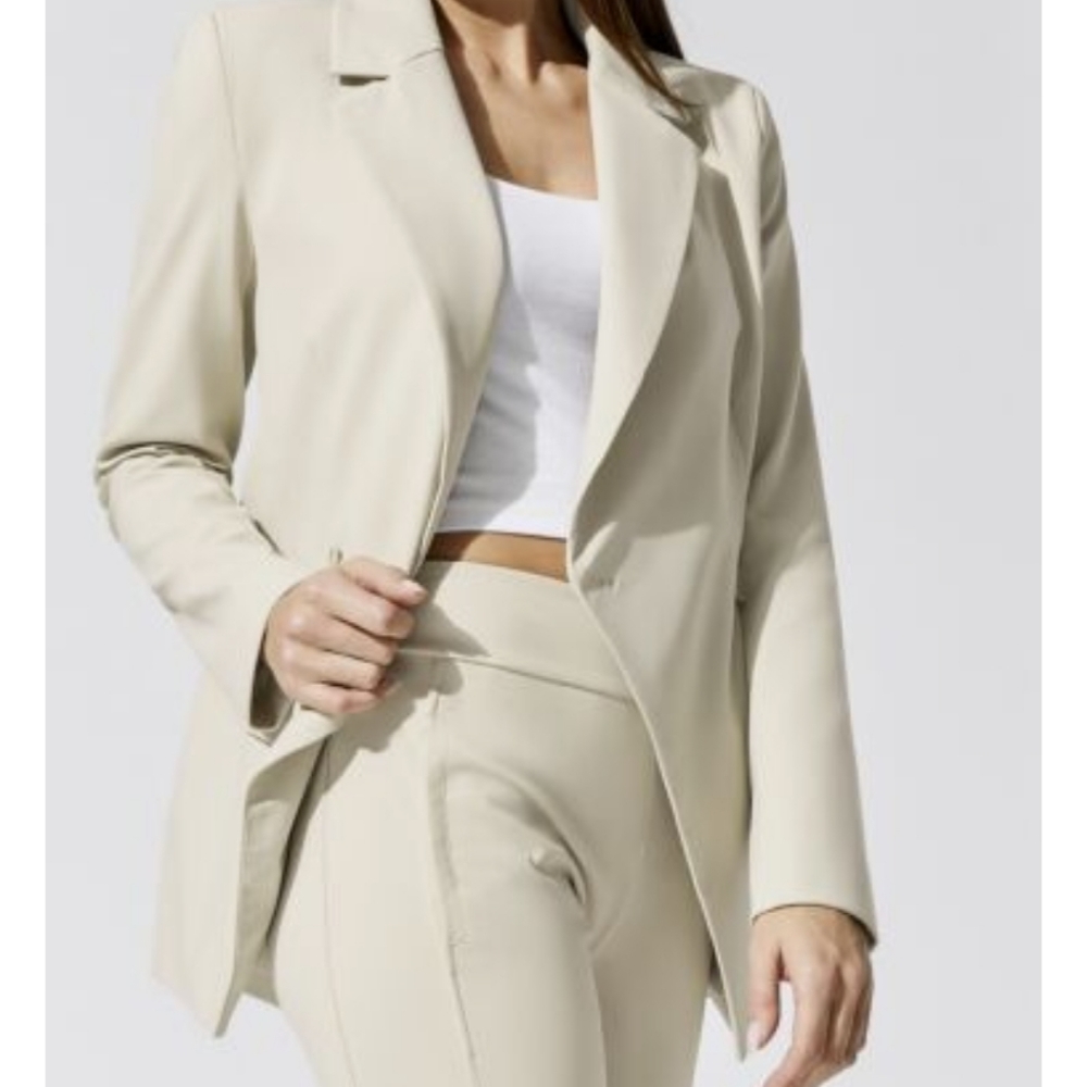 Blazer - Picture 4 of 9
